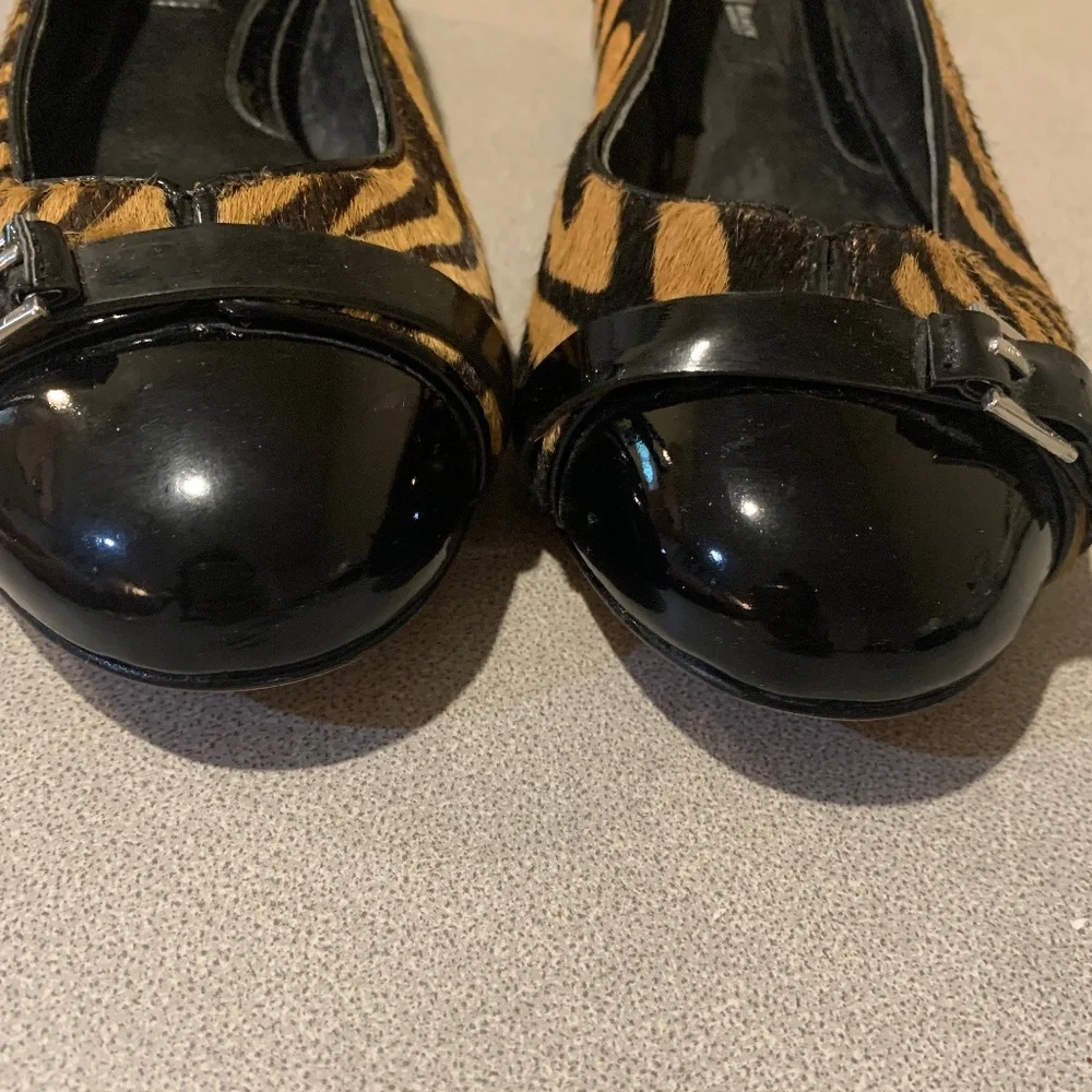 NWOB White House Black Market Black/Tan Zebra Stripe Leather Ballet Flats sz 8.5